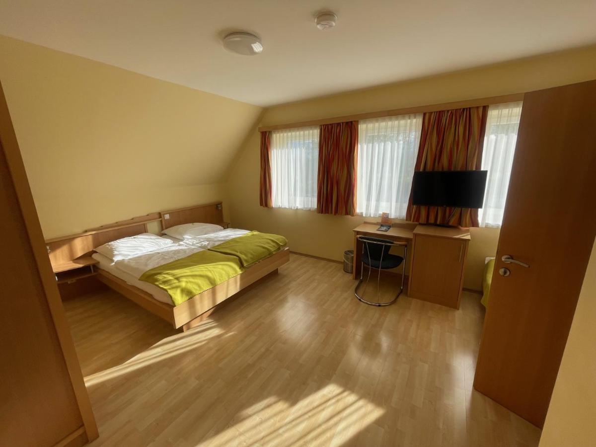 Hotel Highway - Bed & Breakfast Lieboch Esterno foto